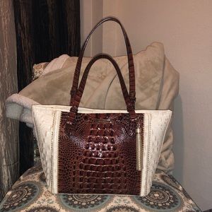 LIKE NEW Brahmin Medium Asher